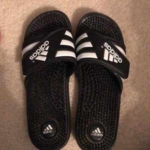 ADIDAS SLIDES